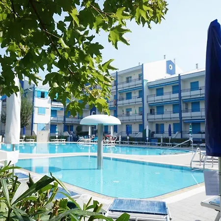 Daire Bright In A With A Pool